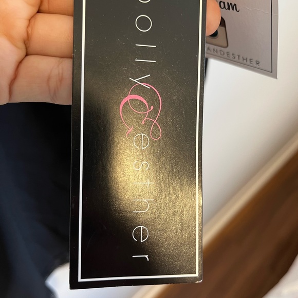 Flowy tank top with lace detailing and adjustable straps - Picture 7 of 7